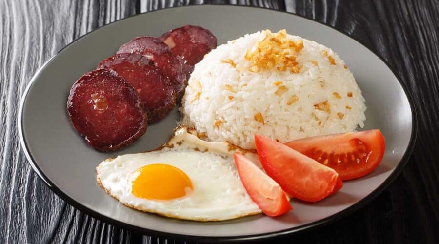 Fried rice with garlic, meat and egg.