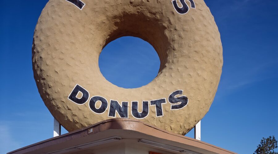 Randy's Donuts big donut sign