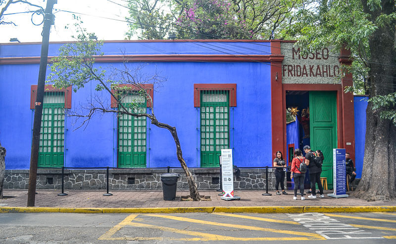 blue exterior of the Frida Kahlo art museum in Mexico City